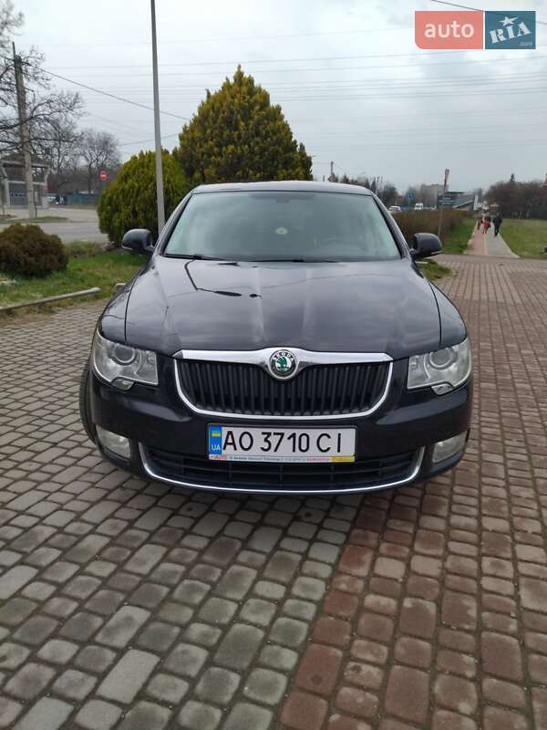 Ліфтбек Skoda Superb 2010 в Ужгороді