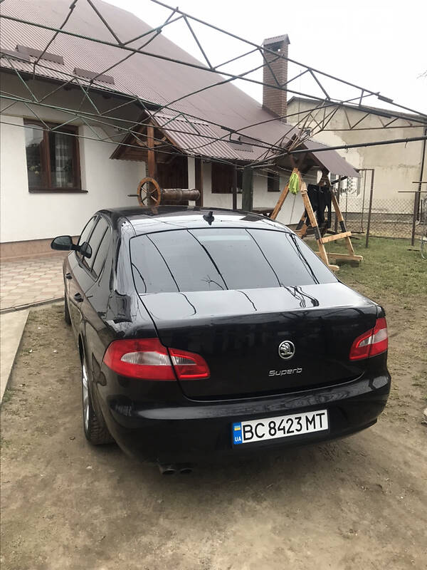 Лифтбек Skoda Superb 2010 в Городке