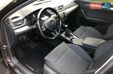 Лифтбек Skoda Superb 2016 в 