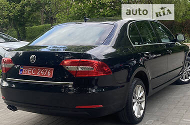 Седан Skoda Superb 2014 в Дрогобыче