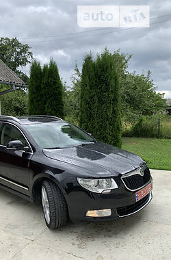 Універсал Skoda Superb 2011 в Долині