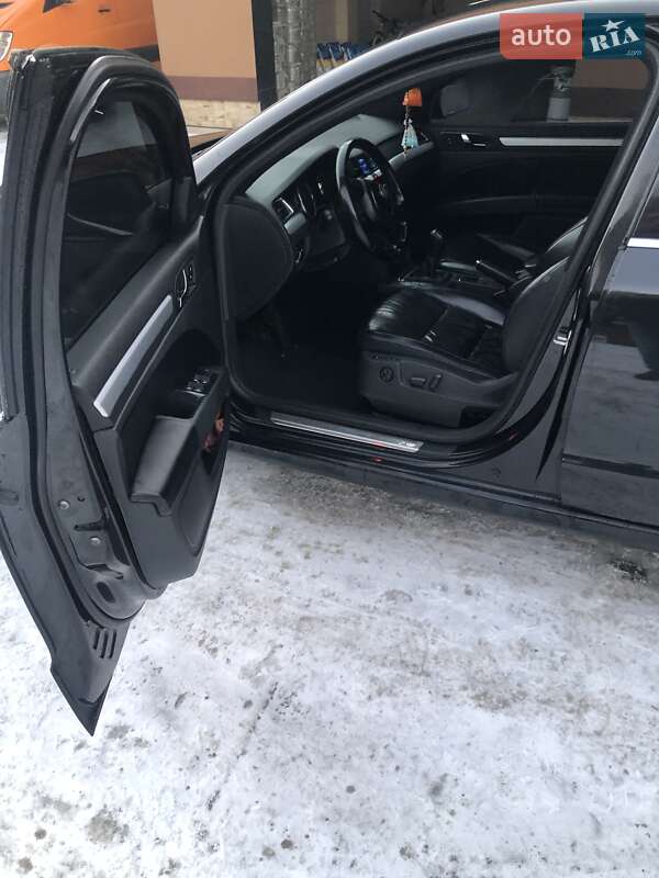 Седан Skoda Superb 2012 в Ужгороді