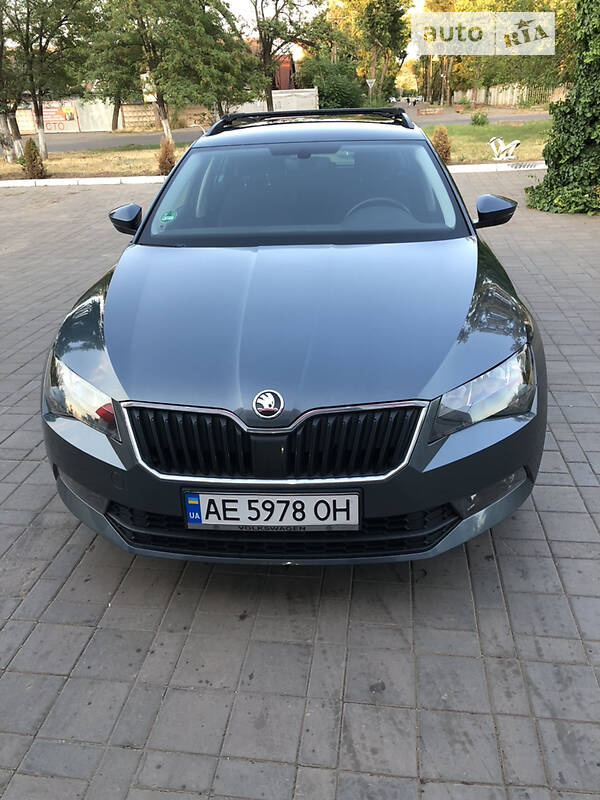 Універсал Skoda Superb 2016 в  фото Універсал Skoda Superb 2016 в