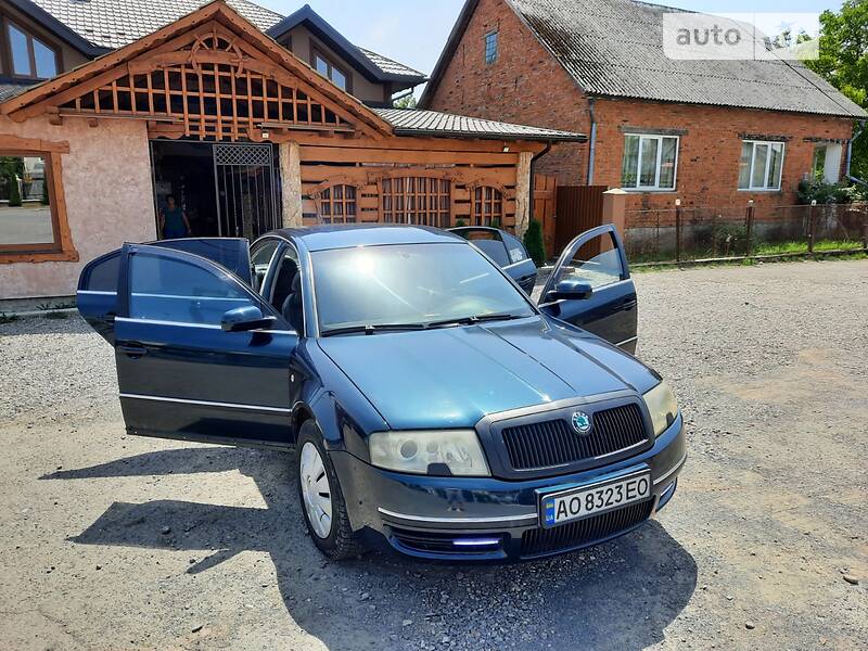 Седан Skoda Superb 2003 в Хусте