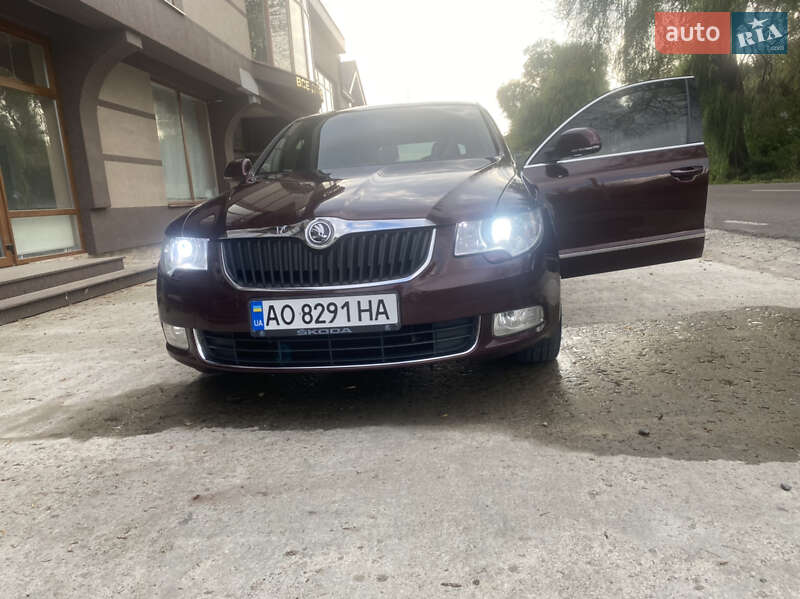 Лифтбек Skoda Superb 2009 в Тячеве