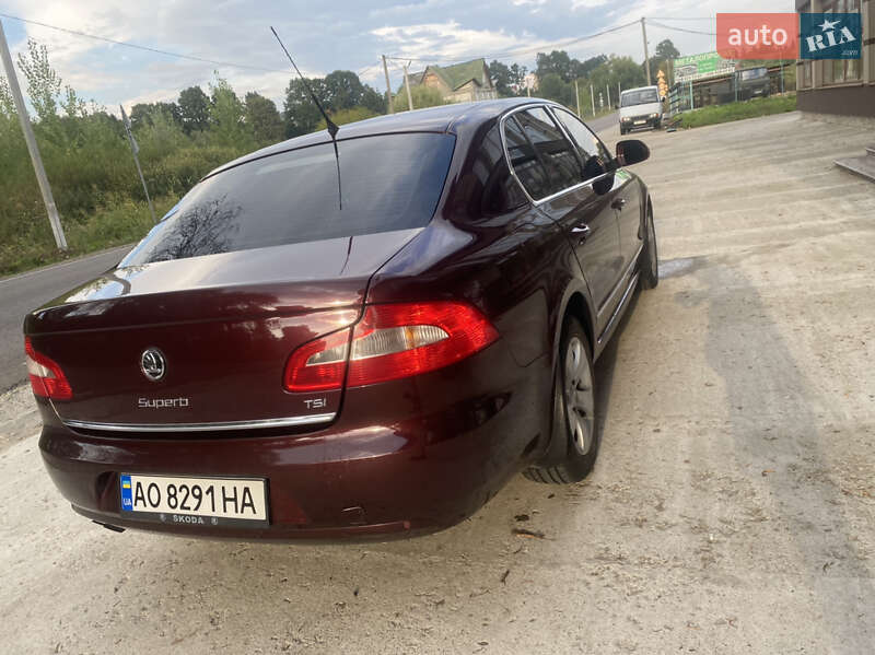 Лифтбек Skoda Superb 2009 в Тячеве