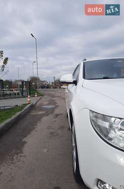 Универсал Skoda Superb 2011 в Городке