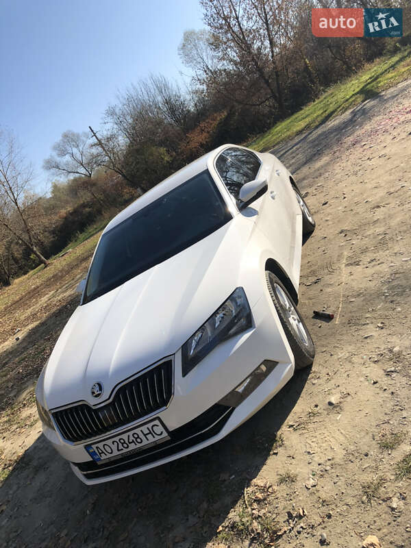 Лифтбек Skoda Superb 2016 в Хусте