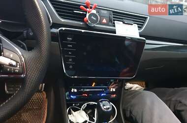 Лифтбек Skoda Superb 2016 в 