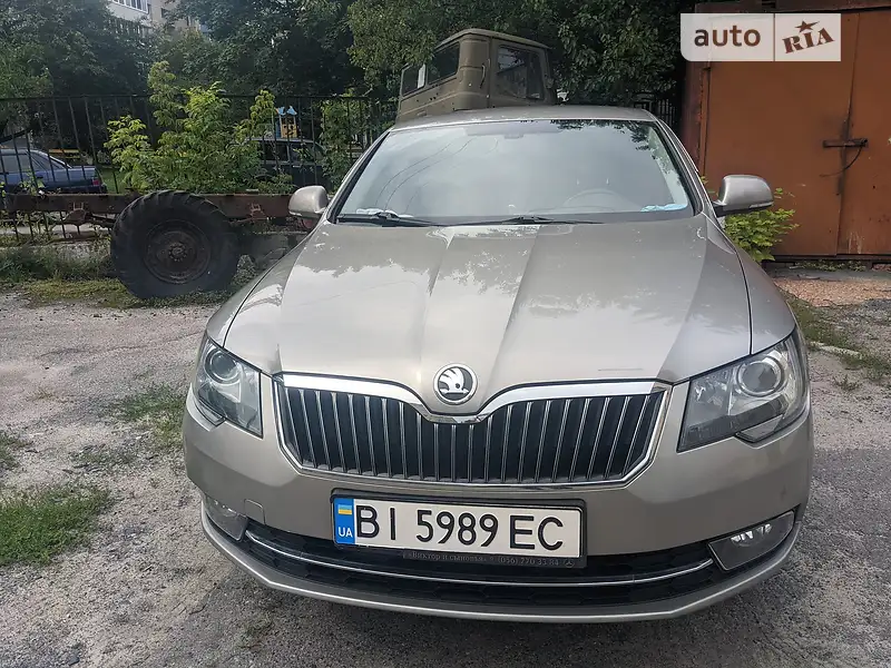 Лифтбек Skoda Superb 2013 в 