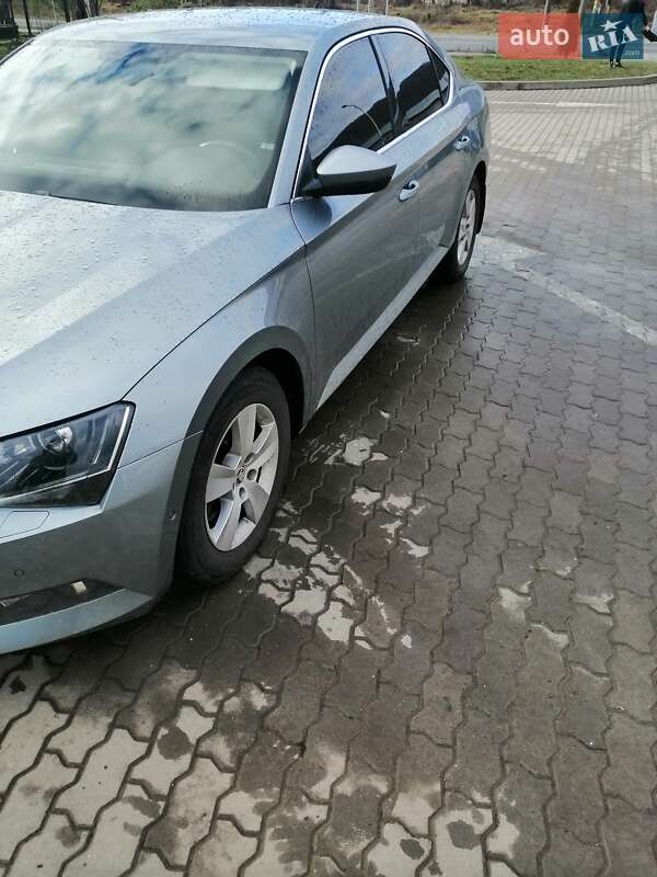Лифтбек Skoda Superb 2017 в Ужгороде