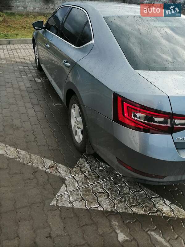 Лифтбек Skoda Superb 2017 в Ужгороде