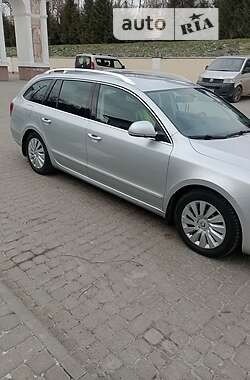 Универсал Skoda Superb 2013 в Остроге