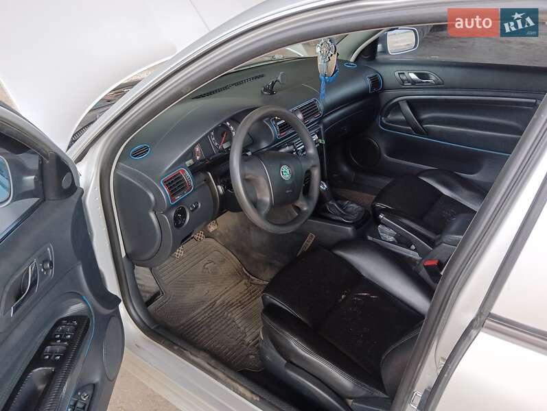 Ліфтбек Skoda Superb 2006 в Ружині