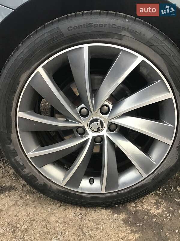 Универсал Skoda Superb 2018 в Бориславе