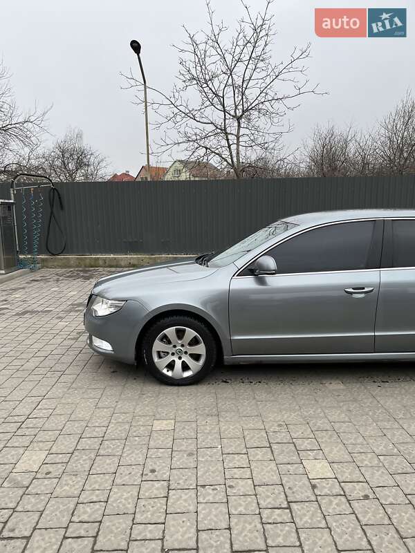 Лифтбек Skoda Superb 2011 в Ужгороде
