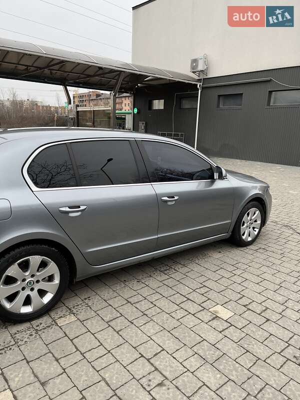 Лифтбек Skoda Superb 2011 в Ужгороде