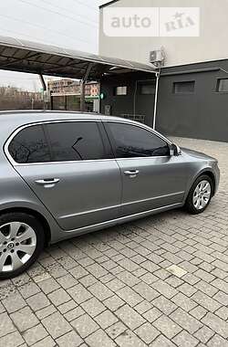 Лифтбек Skoda Superb 2011 в Ужгороде