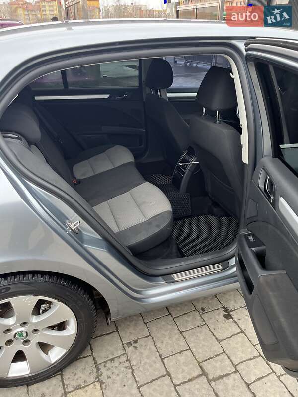 Лифтбек Skoda Superb 2011 в Ужгороде