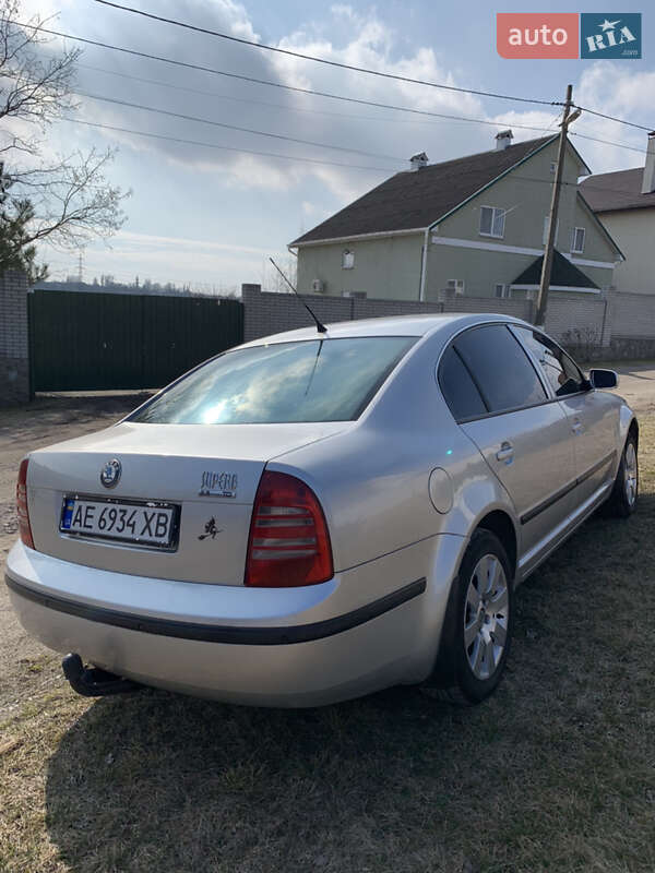 Лифтбек Skoda Superb 2002 в Днепре