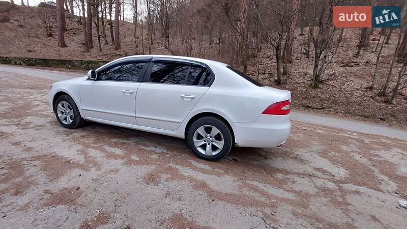 Лифтбек Skoda Superb 2012 в Рахове