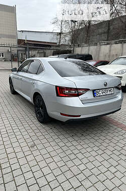 Лифтбек Skoda Superb 2016 в 