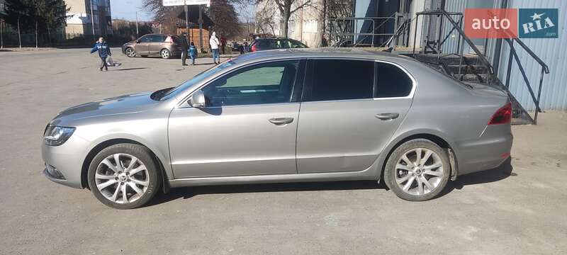 Лифтбек Skoda Superb 2013 в Дрогобыче
