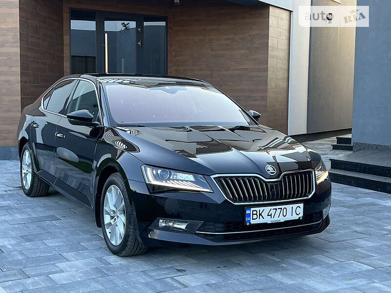 Лифтбек Skoda Superb 2018 в 