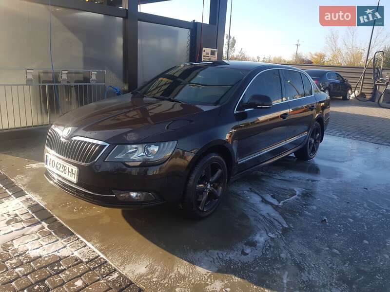 Седан Skoda Superb 2013 в Берегово