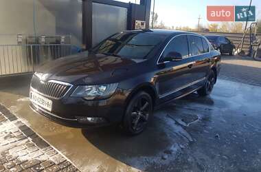 Седан Skoda Superb 2013 в Береговому