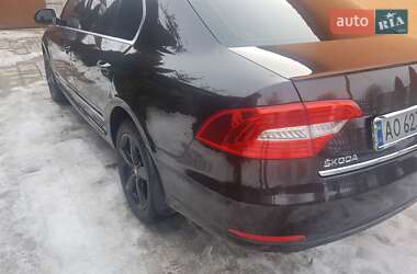 Седан Skoda Superb 2013 в Береговому