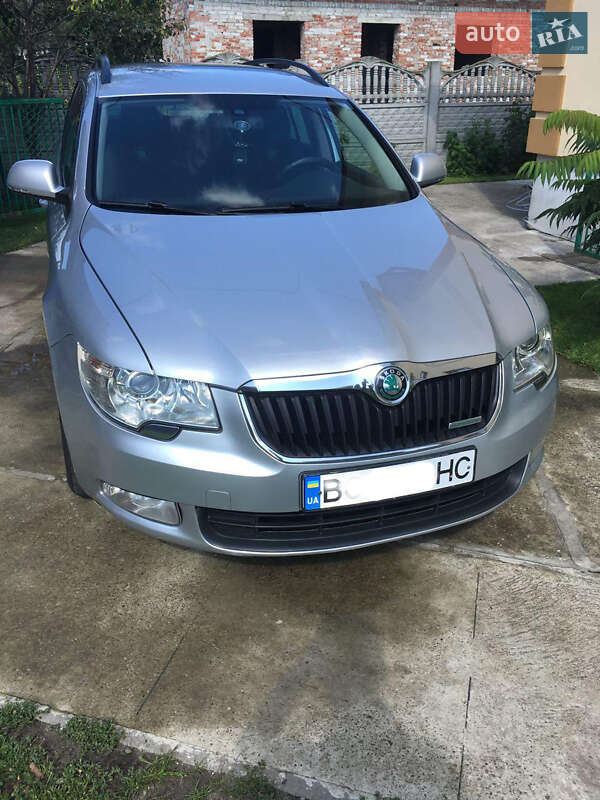 Універсал Skoda Superb 2012 в Стрию