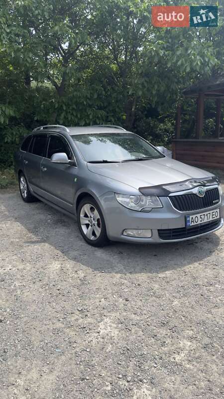 Универсал Skoda Superb 2011 в Ужгороде