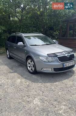 Универсал Skoda Superb 2011 в Ужгороде