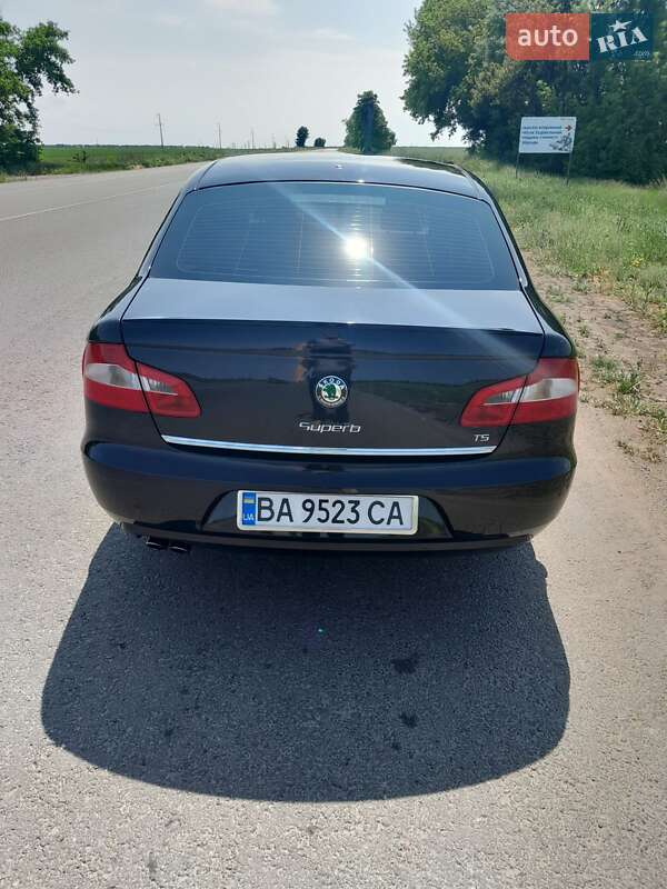 Лифтбек Skoda Superb 2011 в Кропивницком