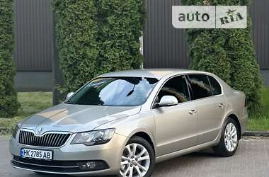 Лифтбек Skoda Superb 2014 в 