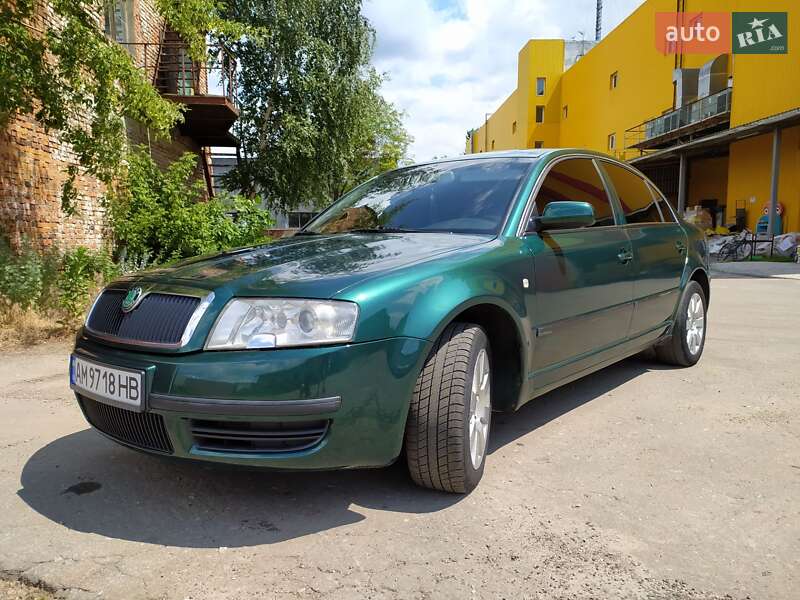 Лифтбек Skoda Superb 2004 в 