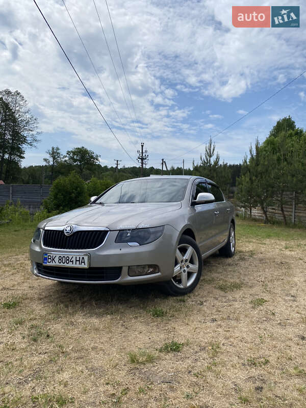 Ліфтбек Skoda Superb 2011 в Рівному