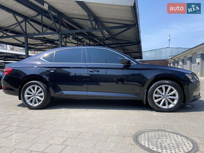 Лифтбек Skoda Superb 2016 в Житомире