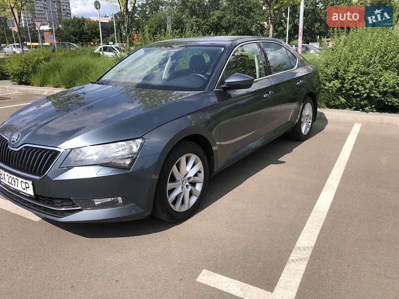 Лифтбек Skoda Superb 2016 в Киеве