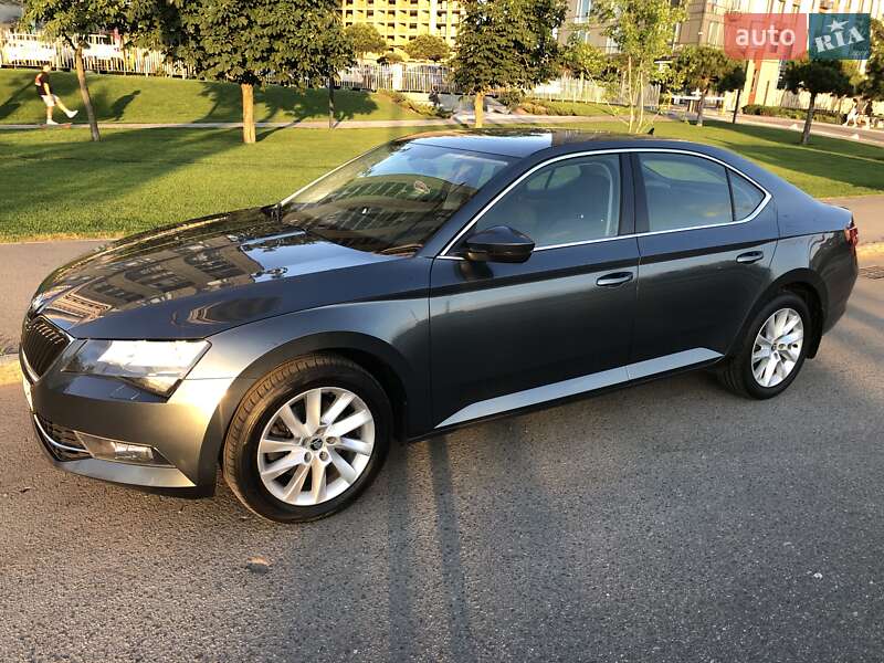 Лифтбек Skoda Superb 2016 в Киеве
