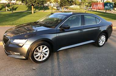 Лифтбек Skoda Superb 2016 в 