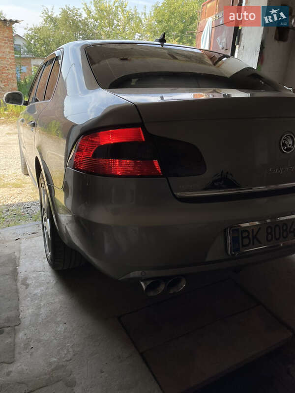 Ліфтбек Skoda Superb 2011 в Рівному