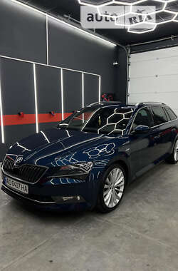 Універсал Skoda Superb 2019 в Ужгороді