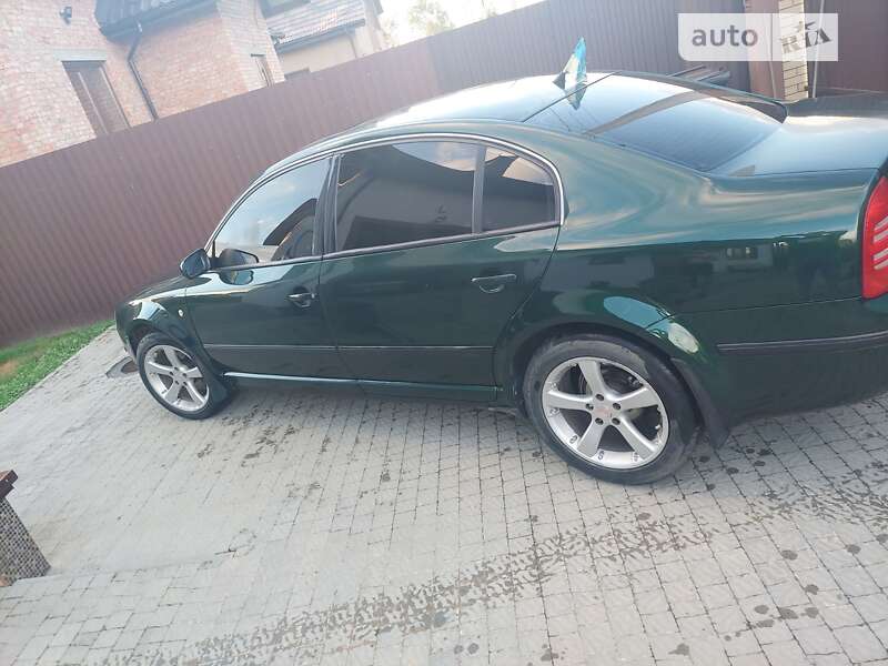 Лифтбек Skoda Superb 2003 в Стрые