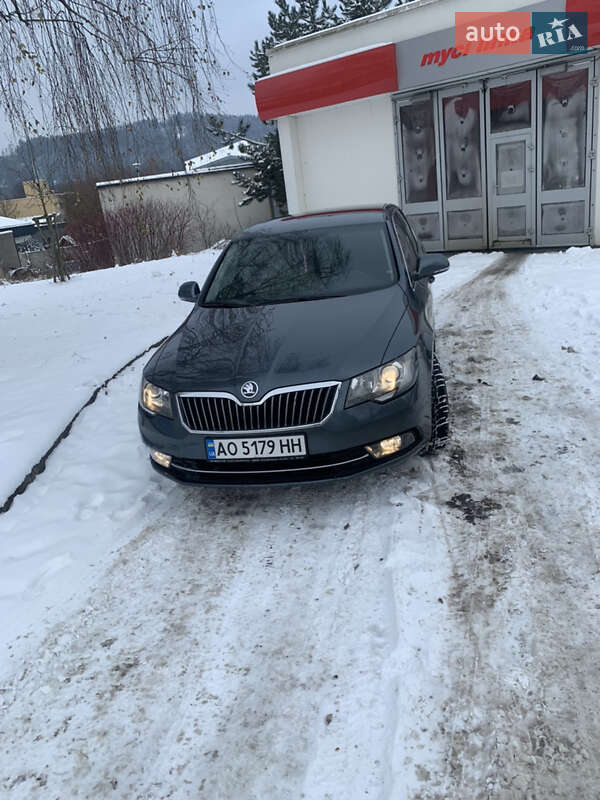 Лифтбек Skoda Superb 2013 в Тячеве