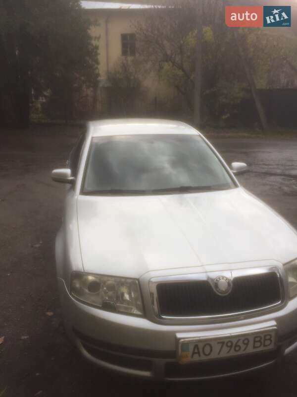 Лифтбек Skoda Superb 2005 в Рахове