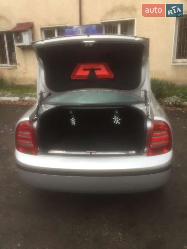 Лифтбек Skoda Superb 2005 в Рахове