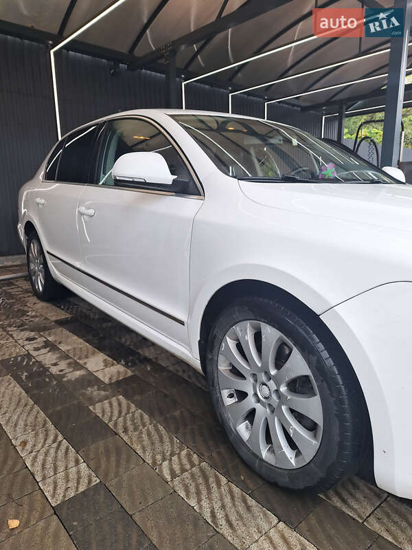 Лифтбек Skoda Superb 2012 в Ужгороде