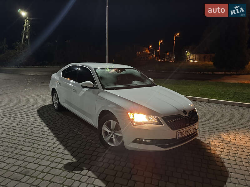 Седан Skoda Superb 2017 в Львові